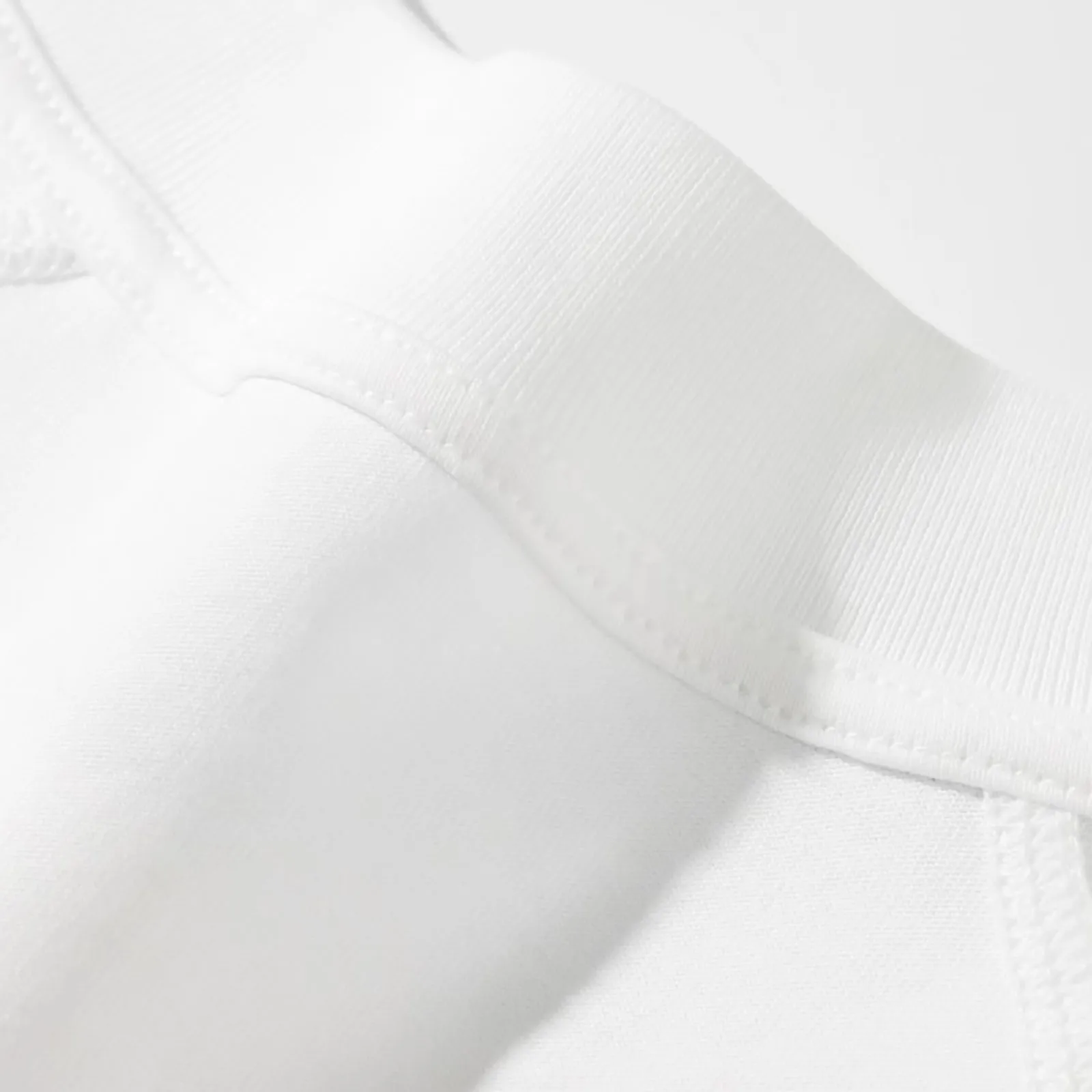 T-shirt nera con scritta rosa  - On Sneaker Care recensione e prezzo