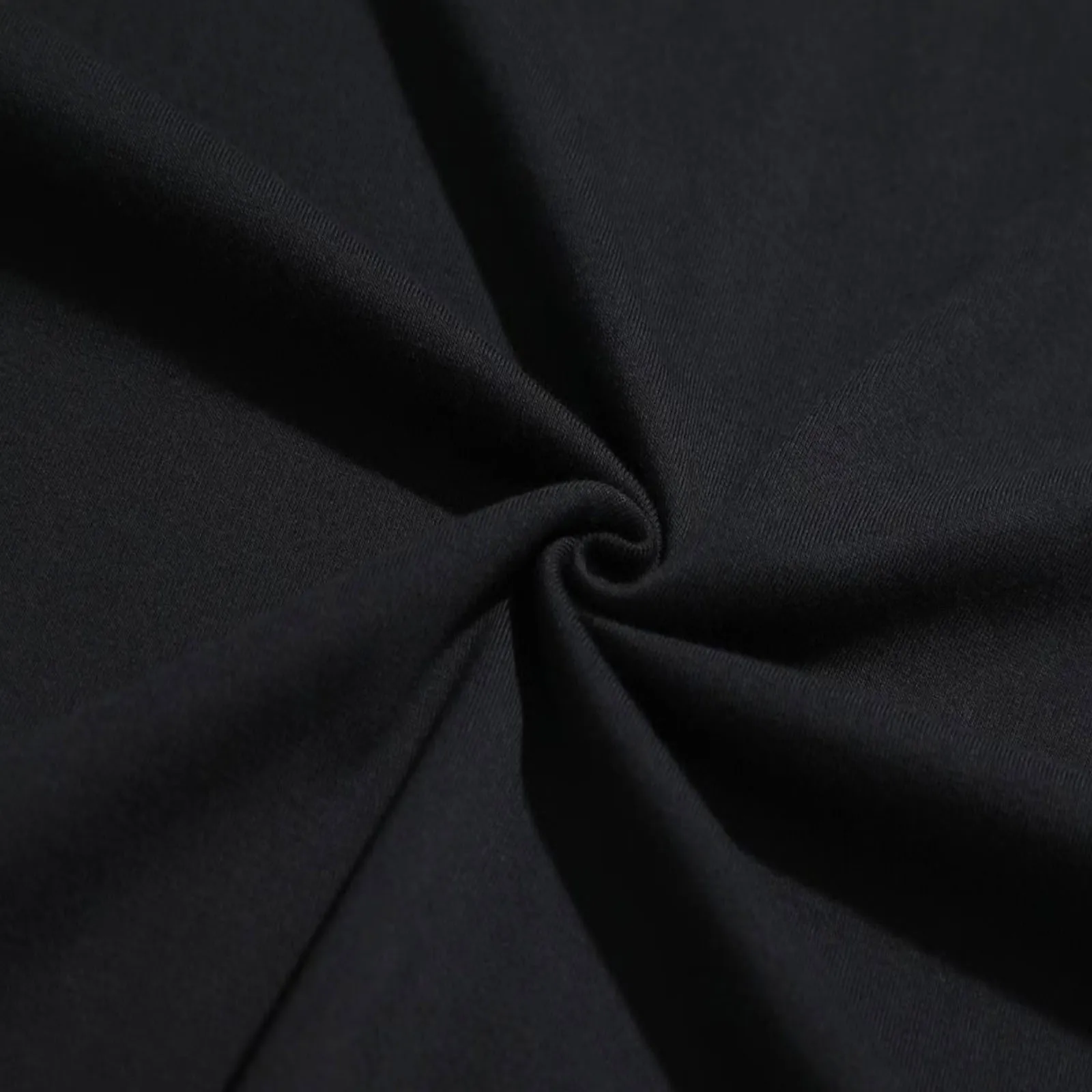 T-shirt nera con scritta rosa  - On Sneaker Care recensione e prezzo